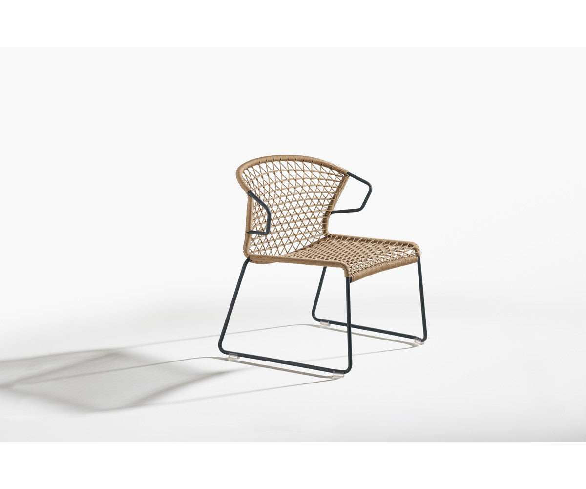 Vela Outdoor Lounge Chair